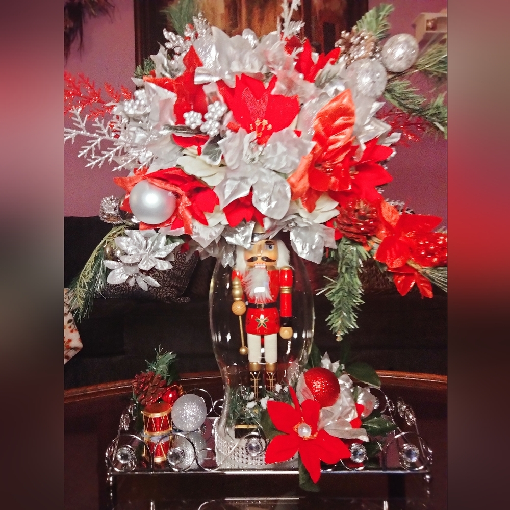 Red Nutcracker Centerpiece Table Centerpiece